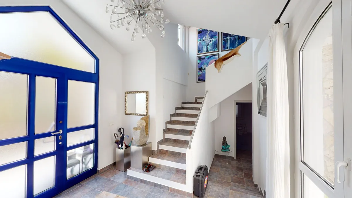 2bc54f20-e2b7-42c1-b28e-abee8310d843