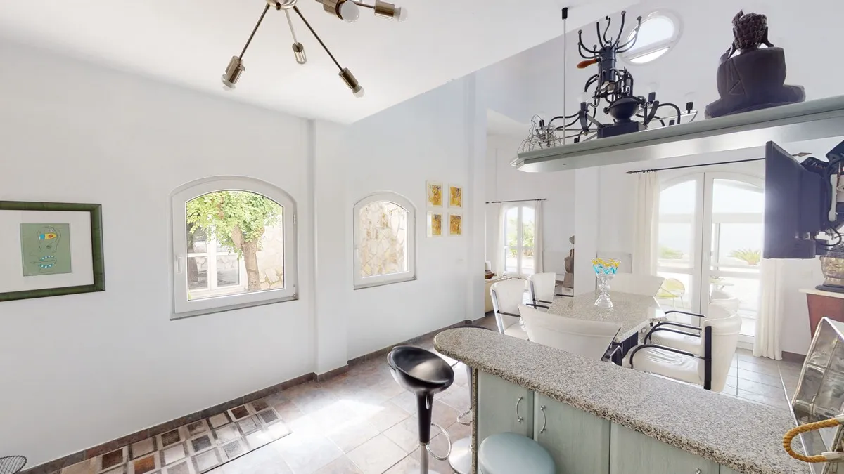 8ff7e5c3-323d-4829-bb70-d087877b47a6