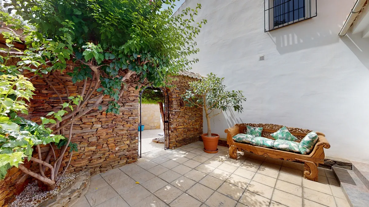 a80a7a6d-d324-4876-ba3e-a39d3b8d5e1e