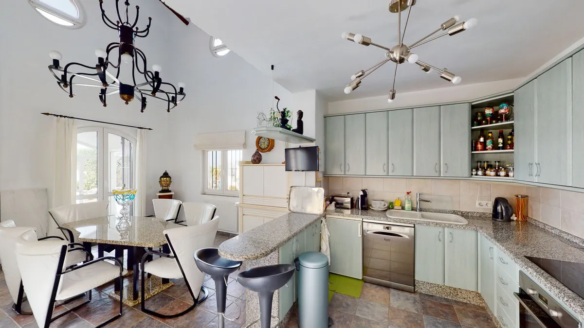 c4b5d14e-4701-4e3f-9ecd-13ba9ceafc37