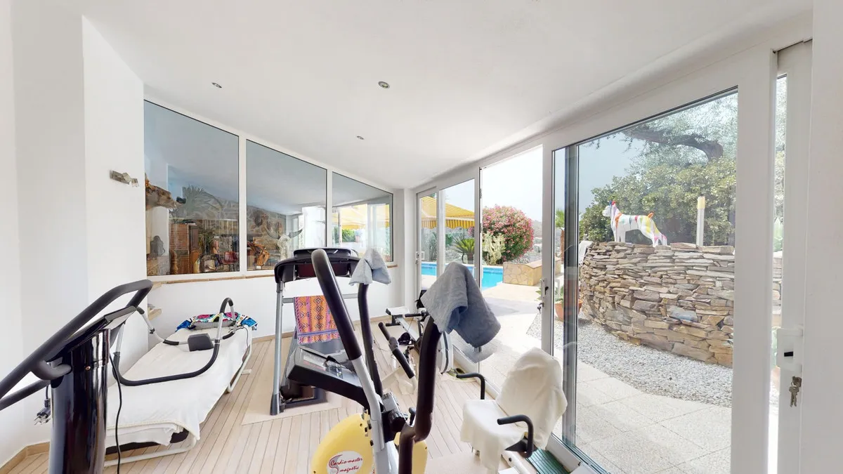 f2cd0853-4246-44cc-b944-b48afd3cc047