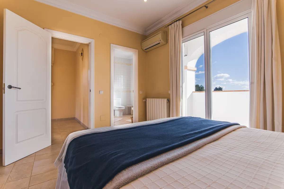 e40b5c5a-a06f-44ea-be04-599bd6357187