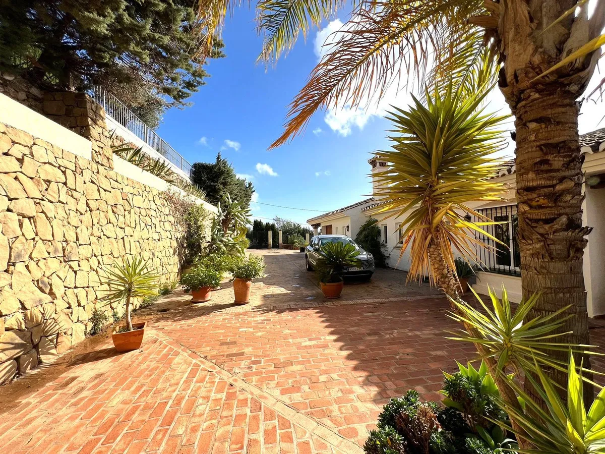 65e26813-39f9-4ba9-9eff-ca1a3442420d