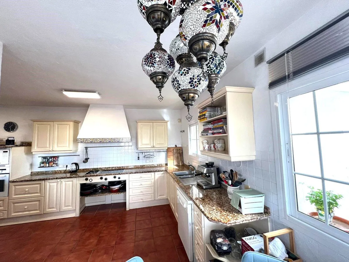 6e7577a7-30de-440f-ac88-a1a01071385e