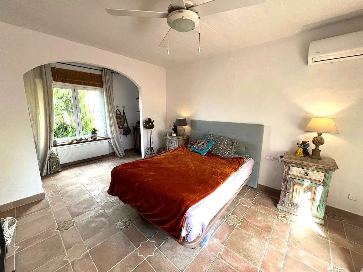 76dac573-eea0-4a06-8e9d-14ad7844e2f9