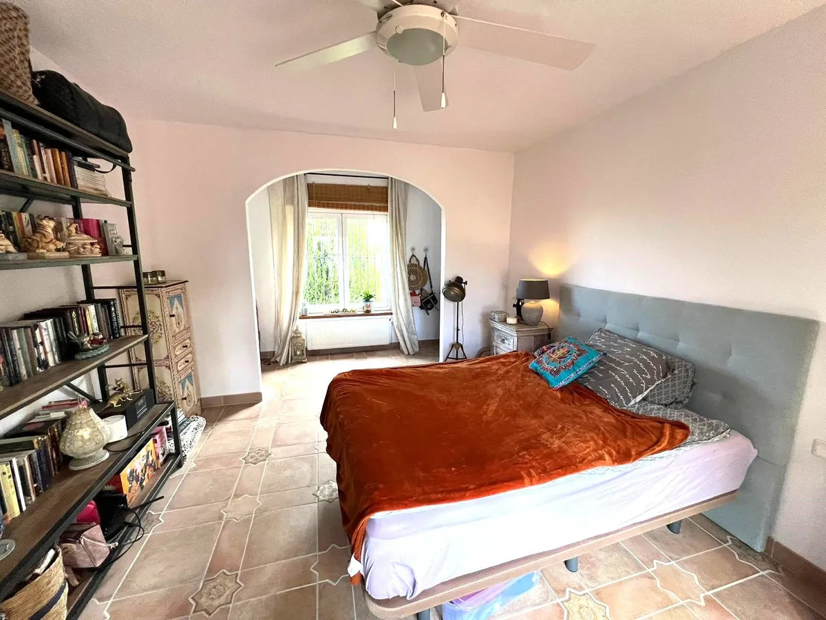 e3345f08-0975-42e0-a6ea-6794b19e512f