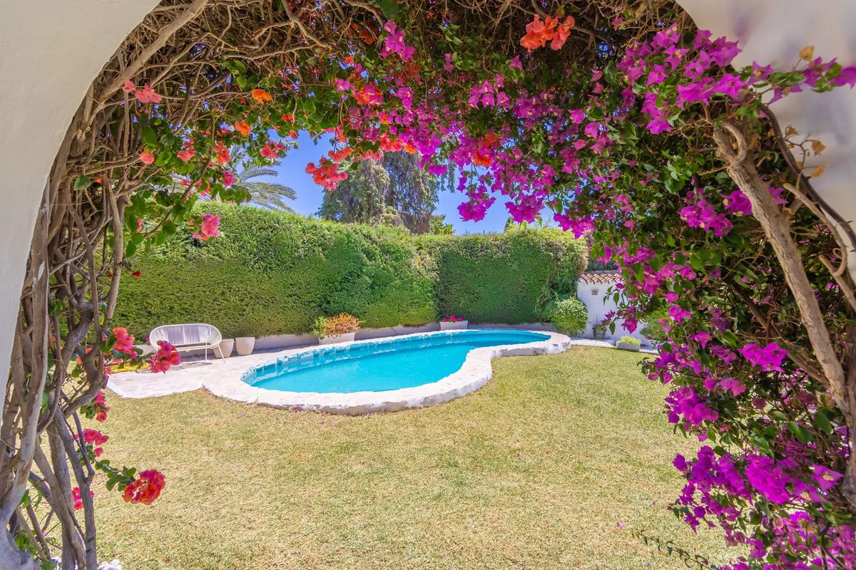 305d1642-71e9-4bca-8b3f-46b777ad9988