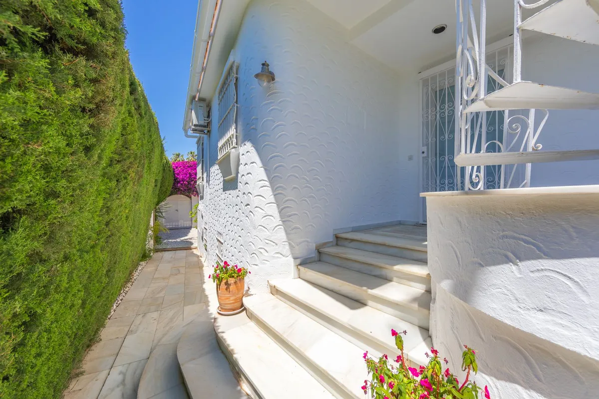 978e5409-009a-46a4-a9fd-409224a75aa2