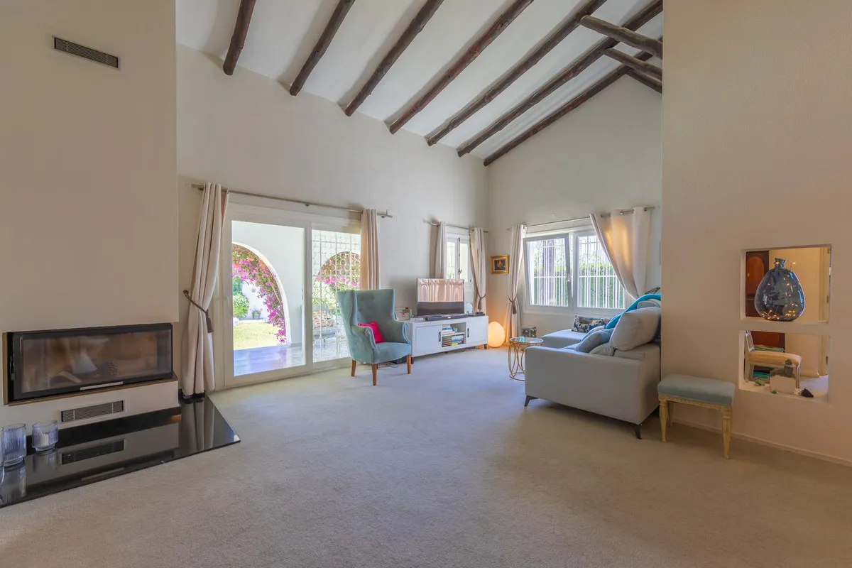 cb16fa4b-4d35-40b0-b5f5-f3ca11ab5954