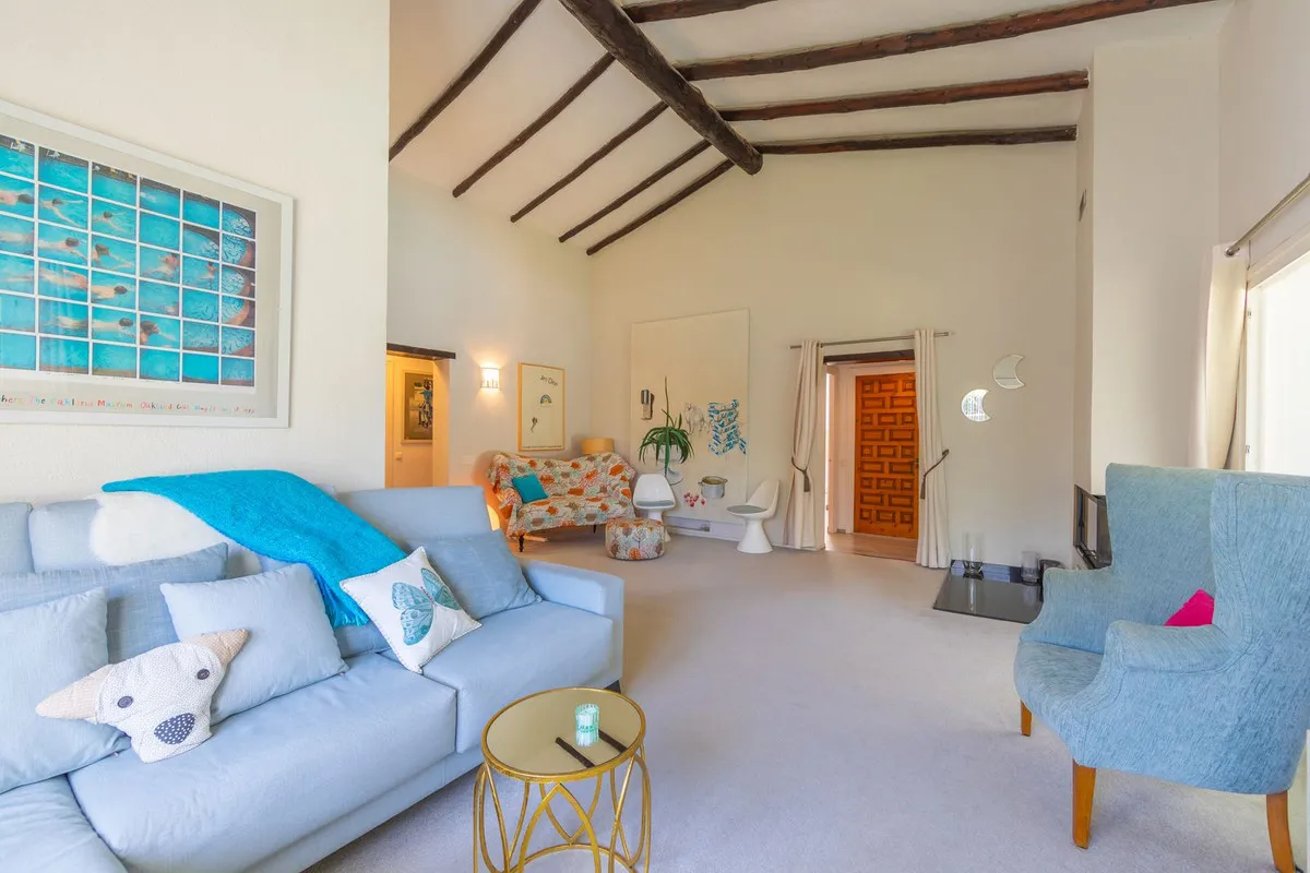 e0a904af-a172-484d-84be-eb0a394975b4