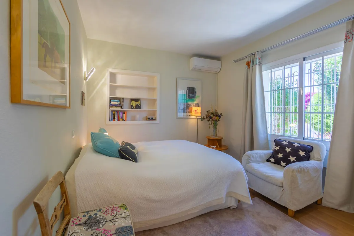 e6563fe3-f67e-477b-8a6f-2dd6ea6f8a1e