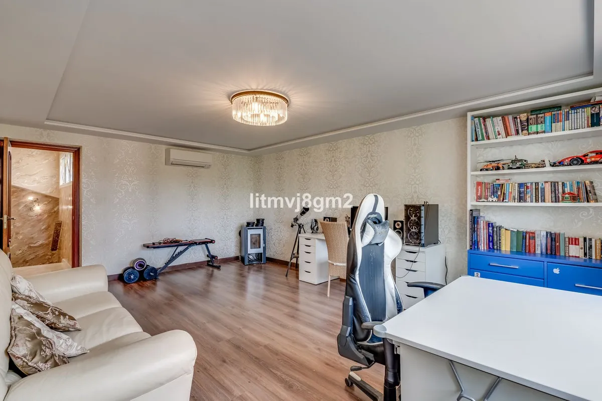 03ca10db-eee2-4c00-8b37-8dcb1c018539