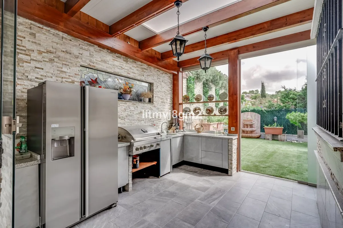 0d9f4e1c-da3d-47b7-b956-32f3dc9c3809