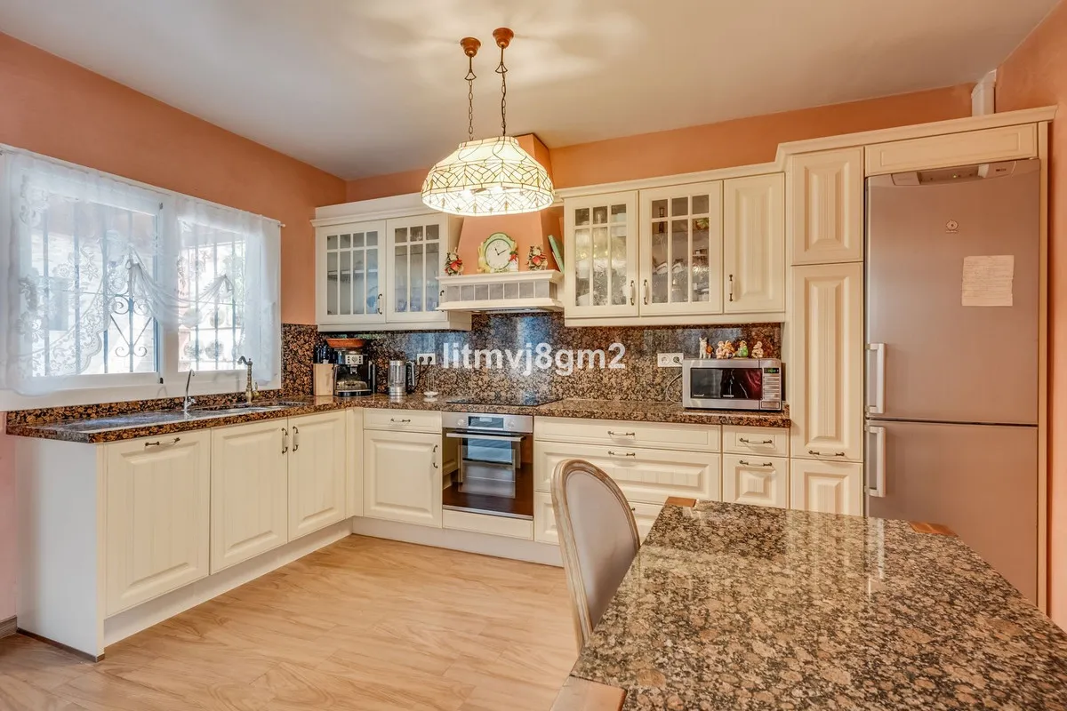 3423740e-d871-41e2-b86c-a08fef456884