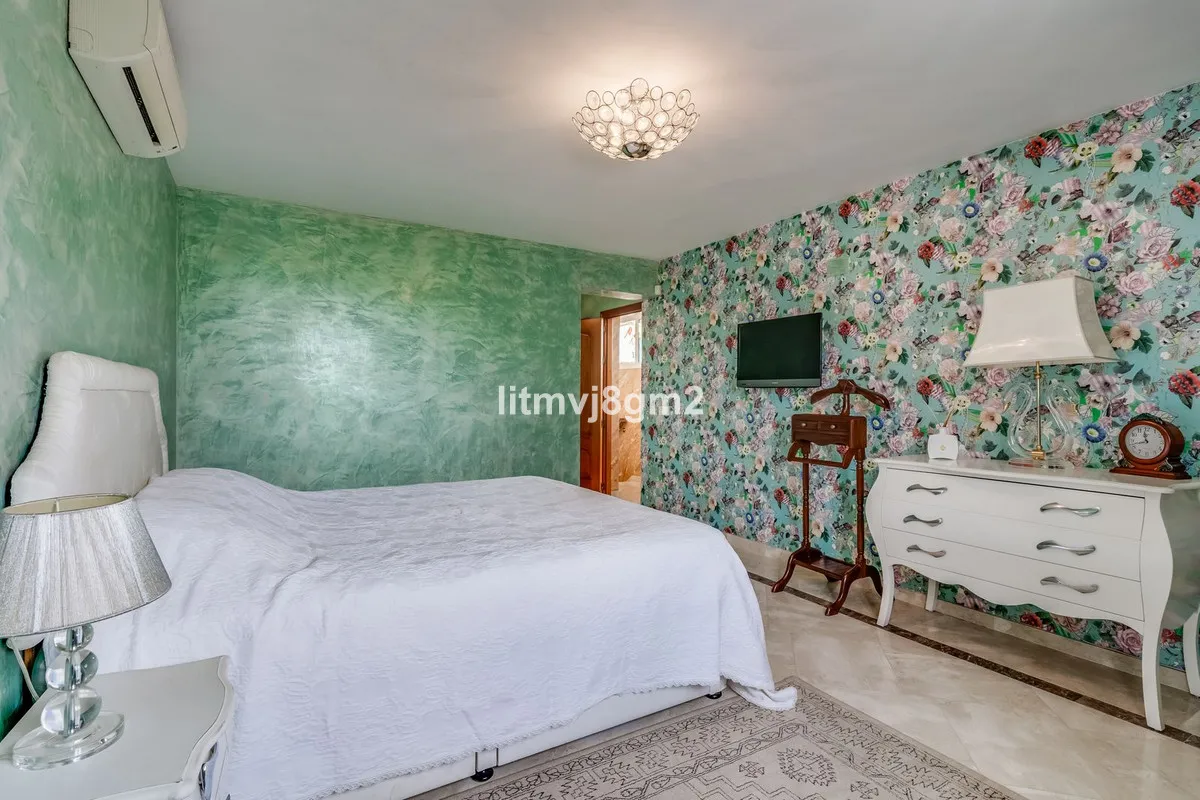 4045ddfe-3eb1-47c3-873d-9509cfda68ea