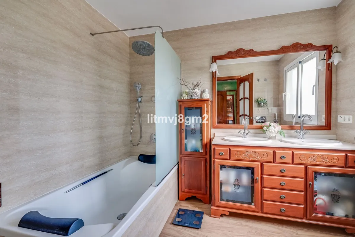 e04e749f-d307-4984-a60c-6cb5a9d5748c