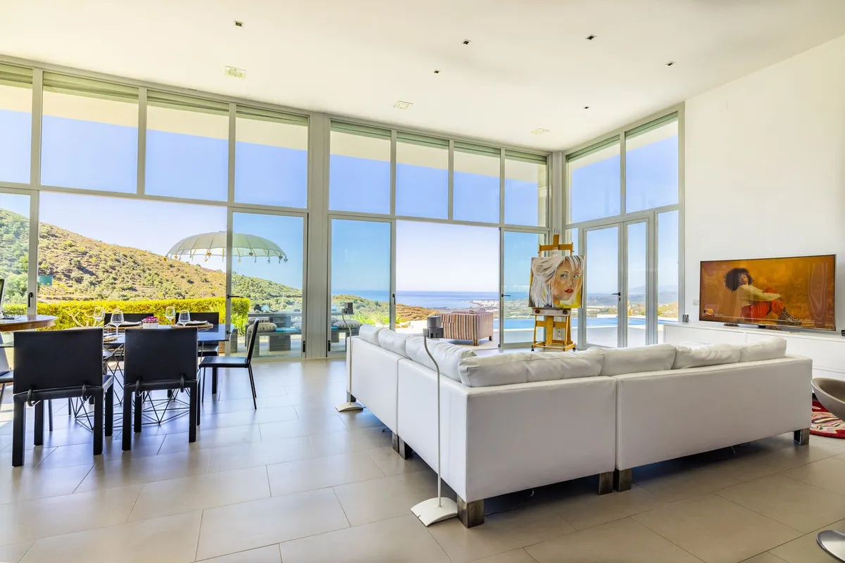 119c28b3-98f9-4ff5-a8ba-c8f83882e997