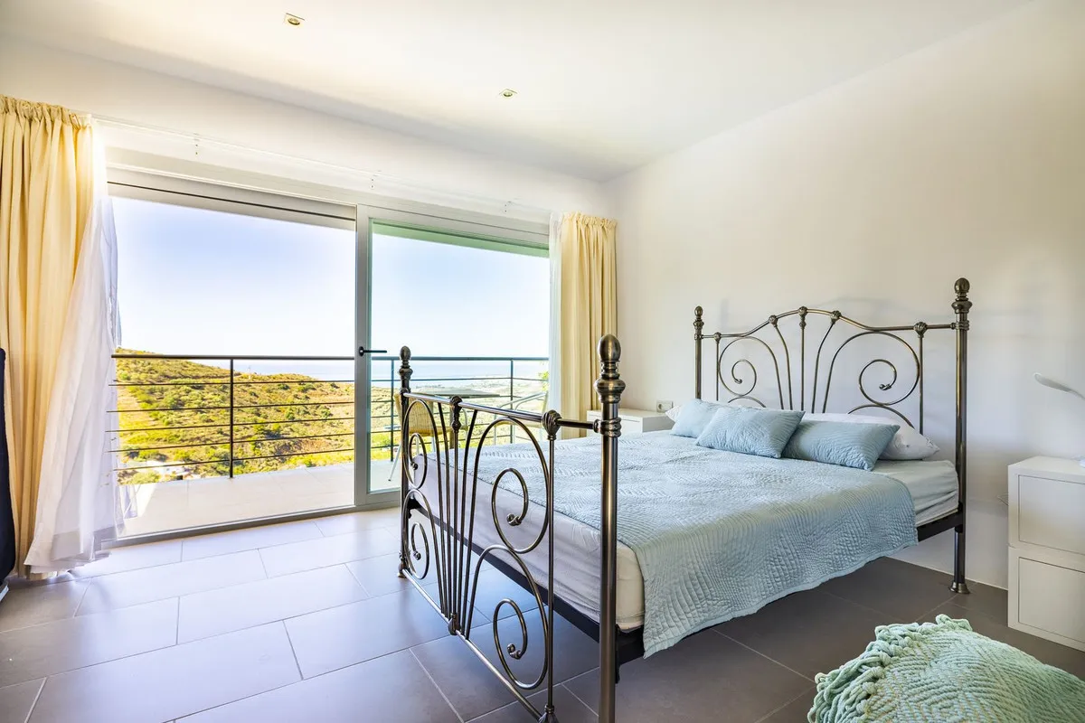 128fca35-6e85-40cd-a164-51cea2b3d6b7