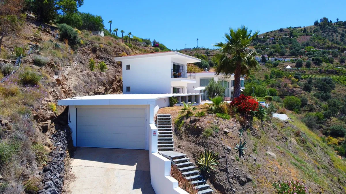 b1fa1c9e-5593-47ef-8e49-a33f9ba21eeb