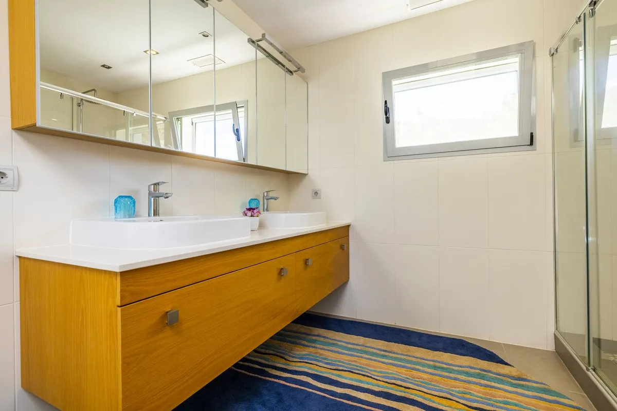 cc93d059-dc59-4cb3-a9dc-7ee6018934da