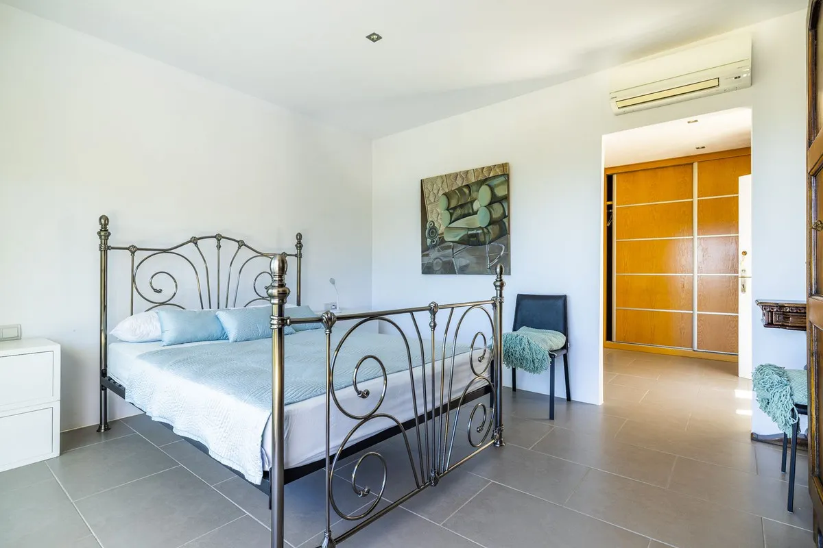 e14250de-170e-4c51-9c21-dc915a27ad0f