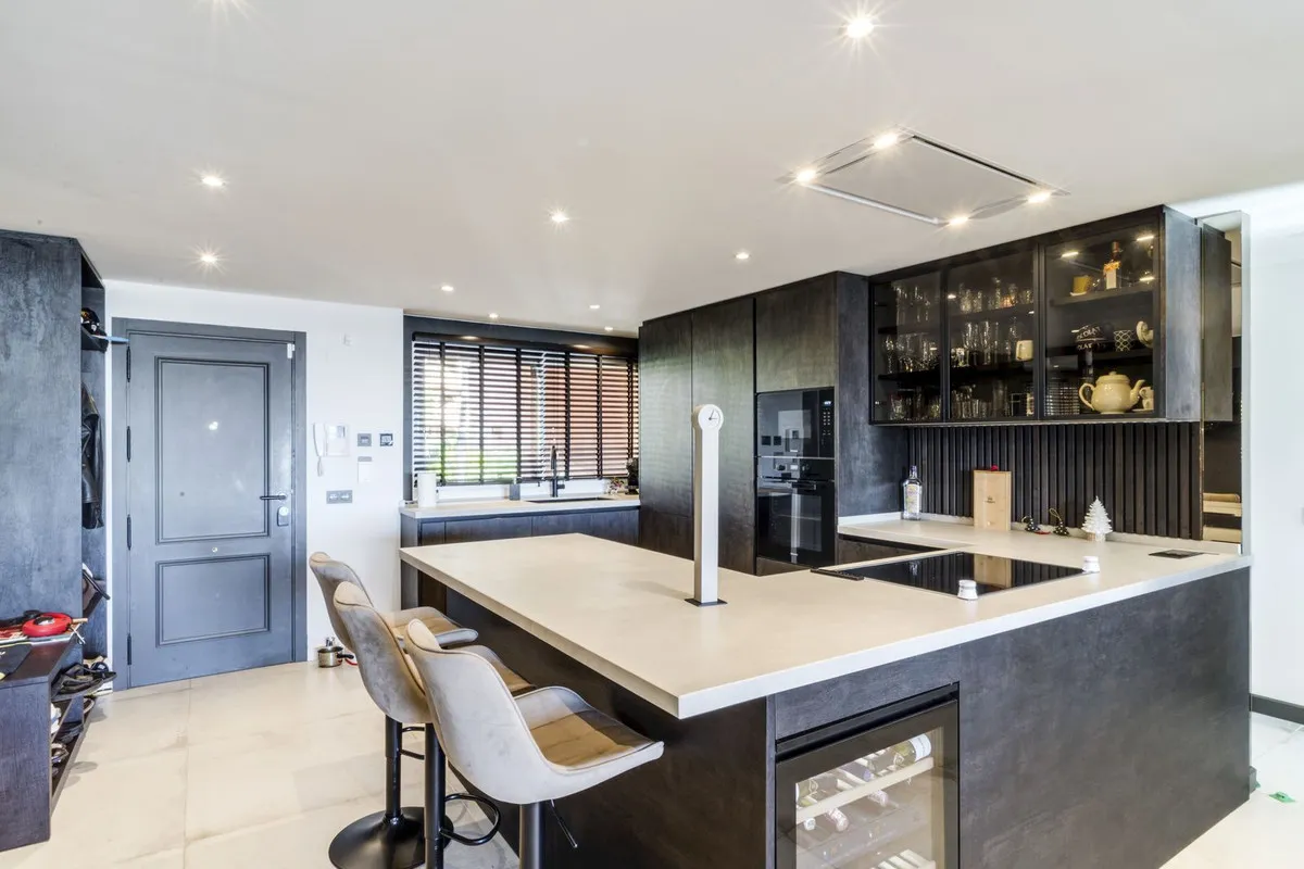 02eed6e8-1291-4f83-bad6-535f59a5a79c