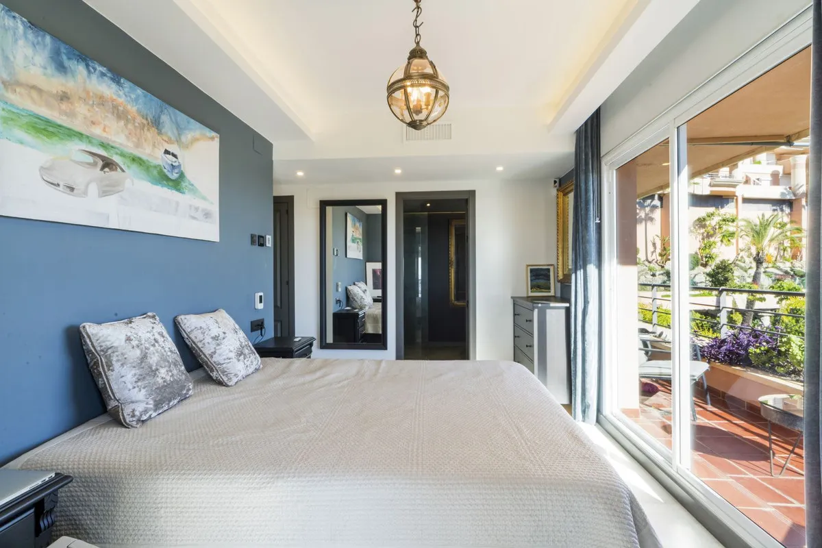 6d2b059b-780d-4d60-8d27-bcc884386b90