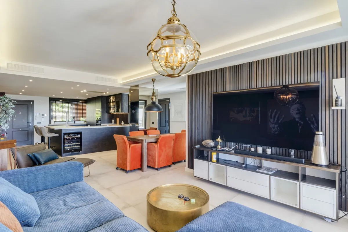 e1c6b0dc-eb10-4056-9c8a-510029845620