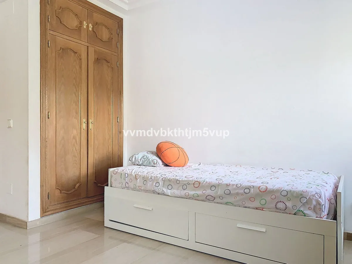 8b2ff699-d41a-479f-b48d-fda9a8654412