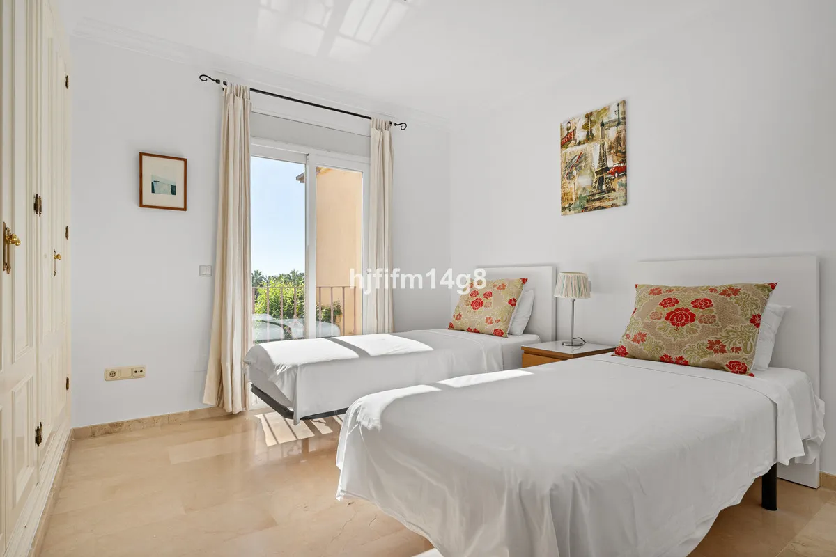 52387b23-8bdd-4cde-a1a3-1c09d9b379f0