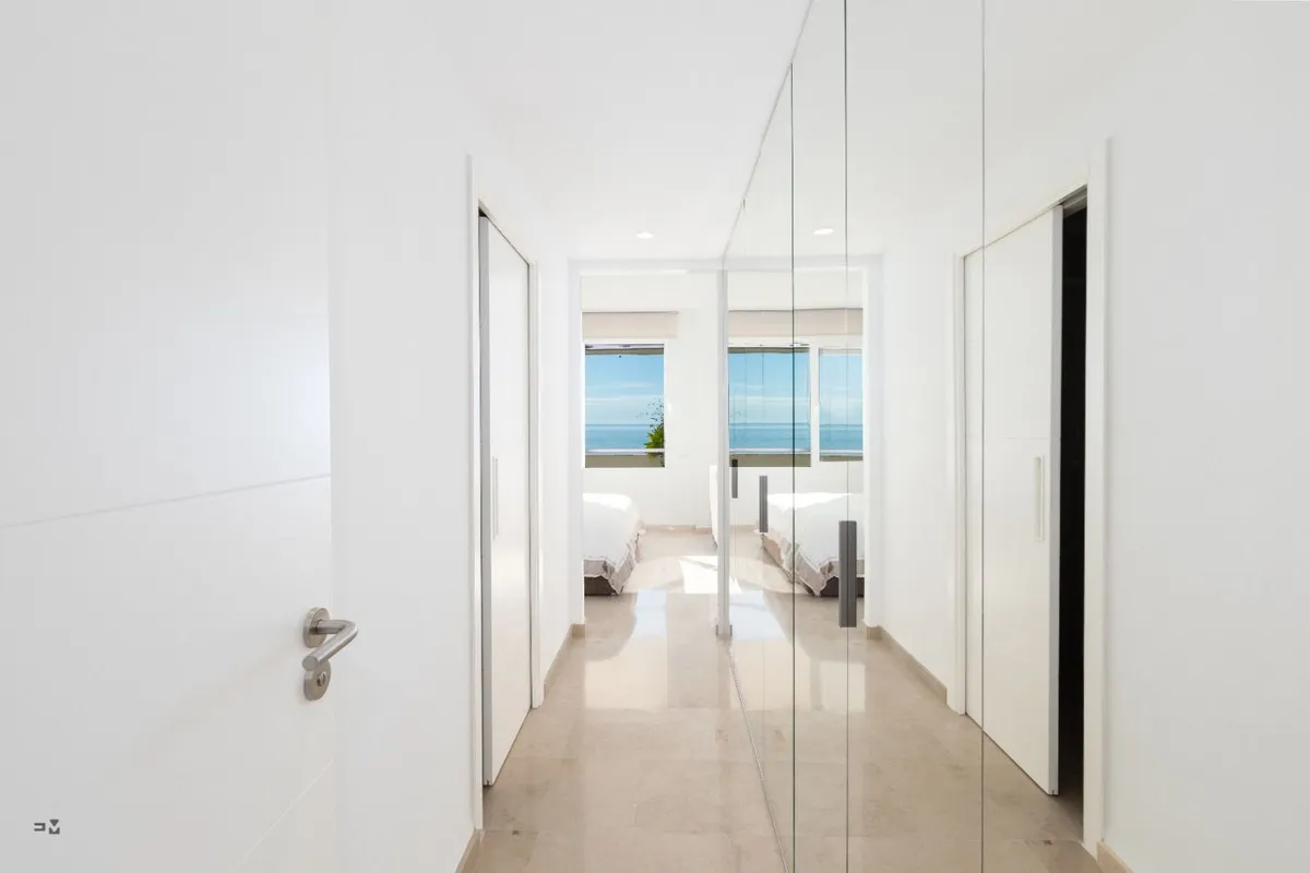 1b4557f0-7d3f-407c-b756-f40c30937d2d