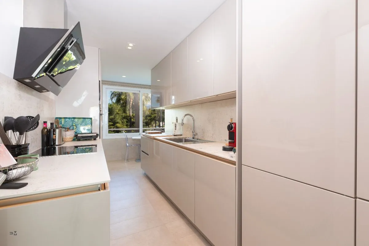 f3288eff-55c2-42e0-9fea-ba99c07594e8