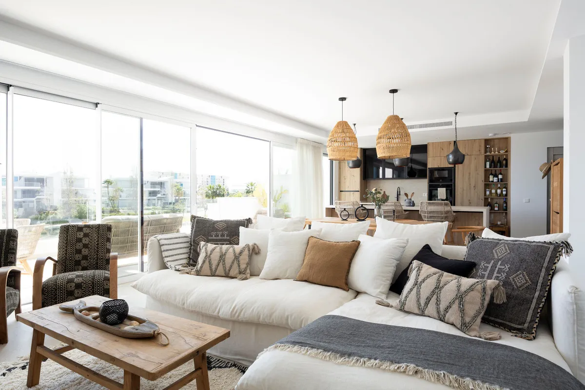 01c6fb40-2a72-4b28-83b5-da271bfe653e