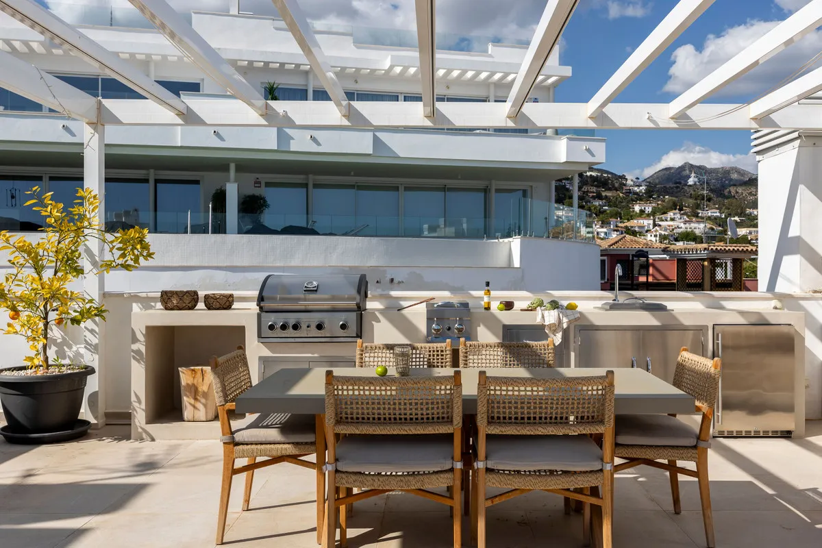 f6b0d7d5-a294-4f51-a56f-c25b658cbed5