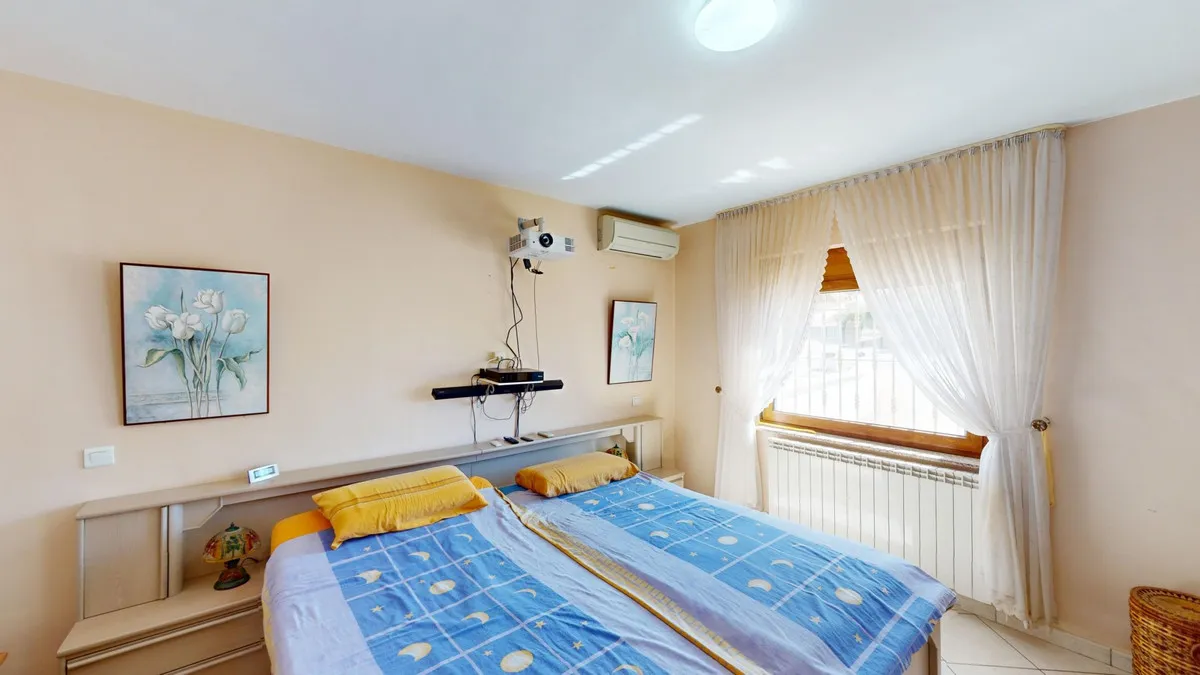 02ec087e-00da-4620-b612-299c9b46889b