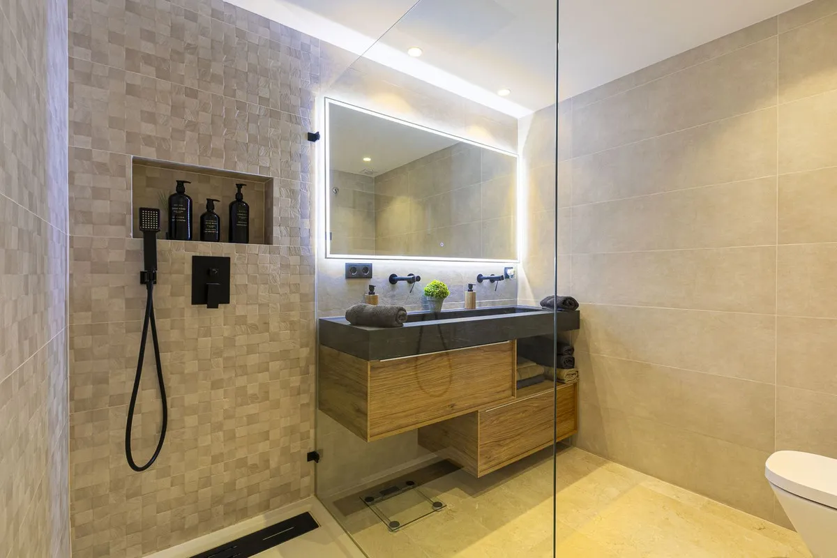 3cec3e95-d0c1-4234-8a94-3aa5e05b6618