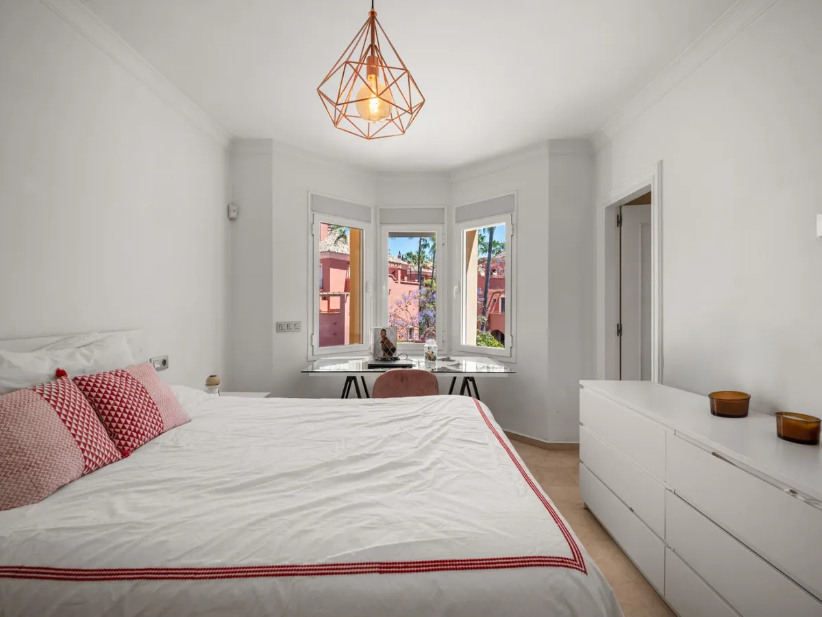 1e42aaee-e995-44e7-a41c-aa839dc34031