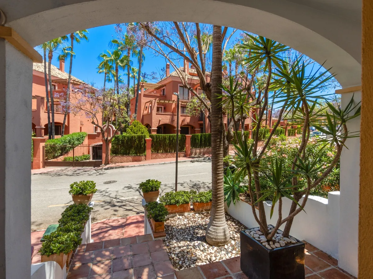 32944227-1234-4745-a0e9-cafee26e5ed9