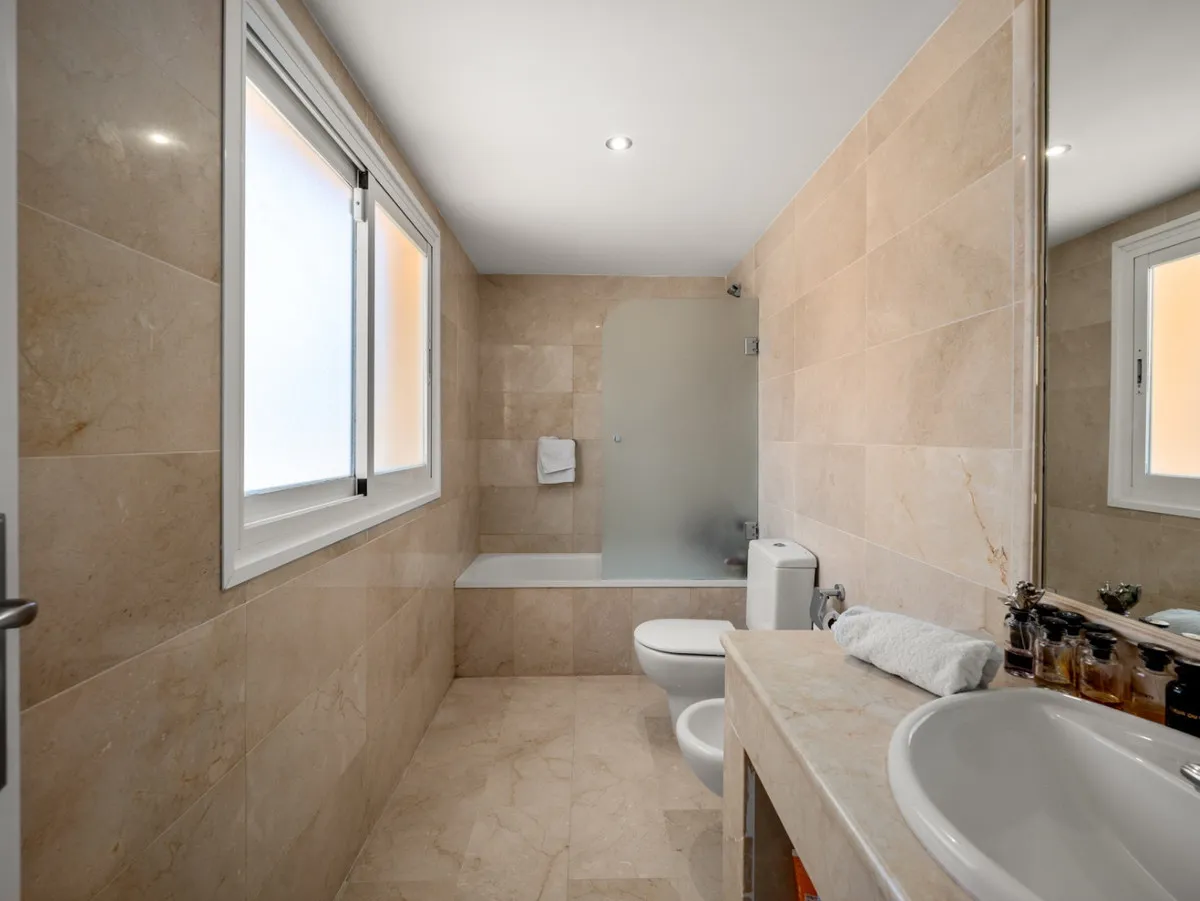 5925fbd0-8c9c-4bbc-b854-0b62df9207d6