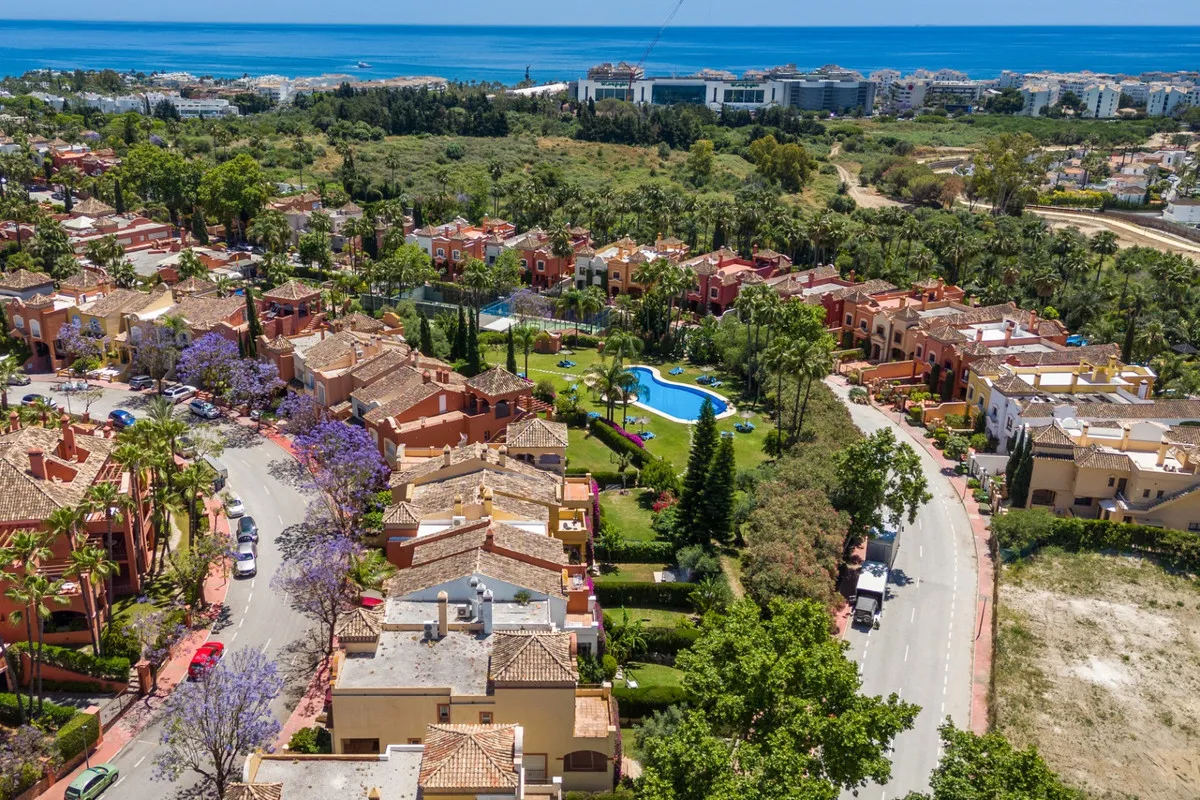 a9165b25-8c75-4f00-9d78-43965348a212