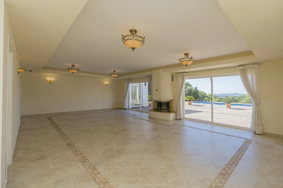 10607761-e6d7-45fd-a18b-fe53b80e06f0