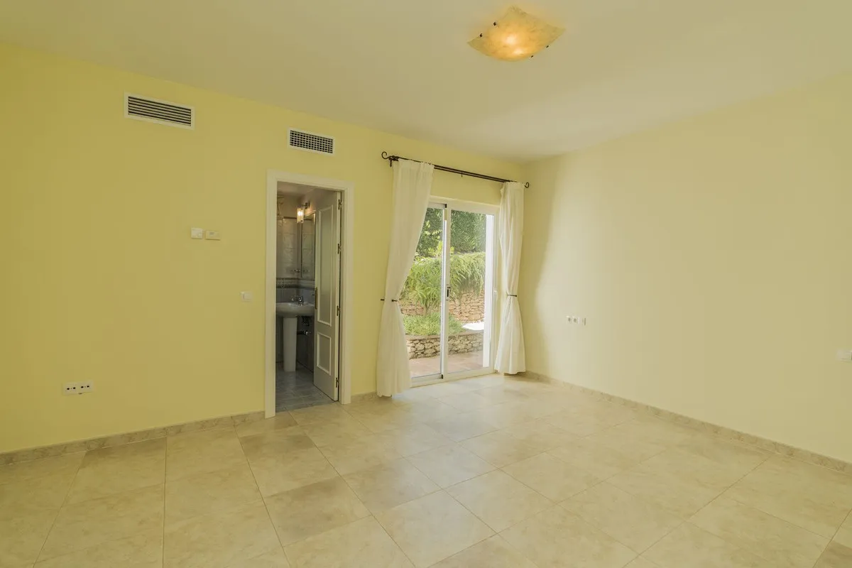 1e24b383-56a0-44ab-a66b-901667136b37