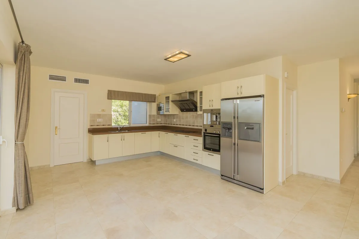 d7b98b26-238e-4294-a090-ee882d83062a