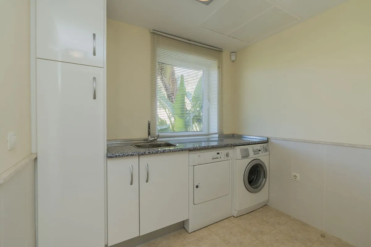 e8db694c-dc60-4218-b9d5-5eeb2d183d43