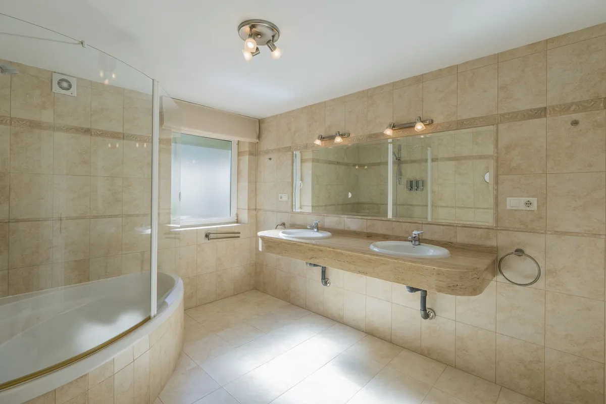 f93c89f8-c39e-48db-b5af-2a6e443d955c