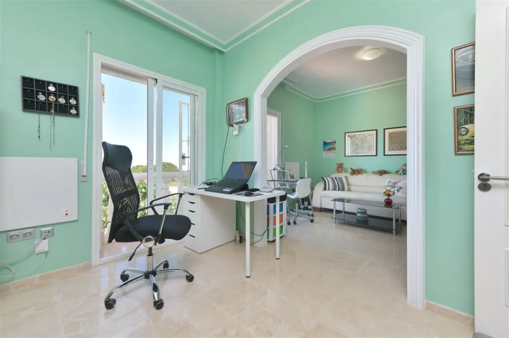 65e602cf-94c0-4314-9750-963903e36368