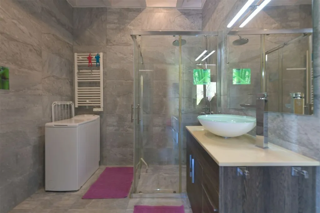 acd7b128-9e9d-421b-96b5-5e8de2903d25