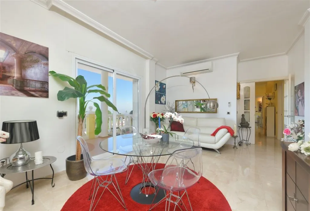 ba357e84-7f53-4e9c-a593-fc0a57c0e193