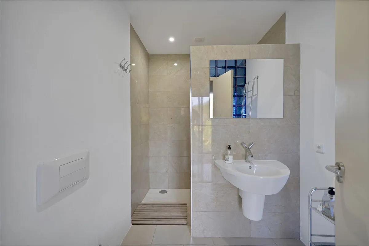 61c8d5e5-a264-4543-a0bf-660fd36f13ad