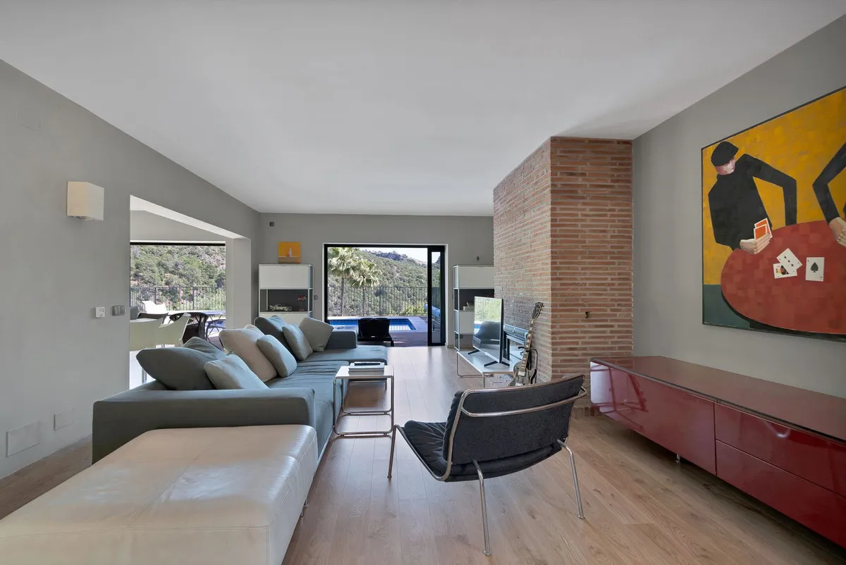 8c094a1e-e4dc-4bb2-b6ef-c351e16b4071